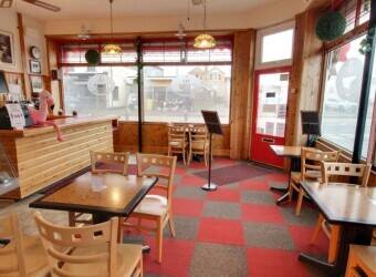 LINCOLNSHIRE COAST - HIGH STREET CAFE WITH 5 DOUBLE BEDROOMS LINCOLNSHIRE COAST - HIGH STREET CAFE WITH 5 DOUBLE BEDROOMS
