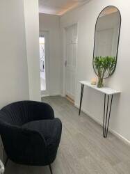 Busy Salon in a great location easily accessible & parking right outside the shop Photo 2