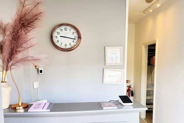 Beauty & Nail Salon - Greater London Photo 2