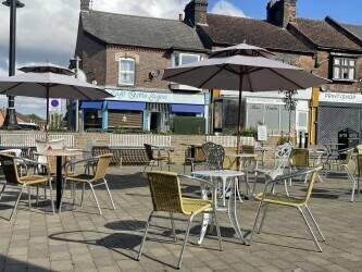 Highly rated Bistro-Coffee shop Highly rated Bistro-Coffee shop