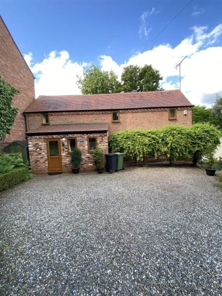Luxury Cattery  with an impressive detached house plus 2 bed letting cottage (licensed for 44 cats) Photo 2