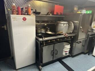 Fast food takeaway and seating town centre location 