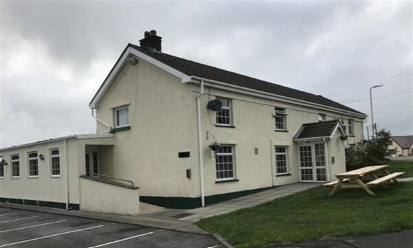 FREEHOLD PUBLIC HOUSE & RESTAURANT  NEAR ABERDARE