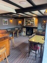 GLOUCESTERSHIRE - COTSWOLD VILLAGE FREEHOUSE