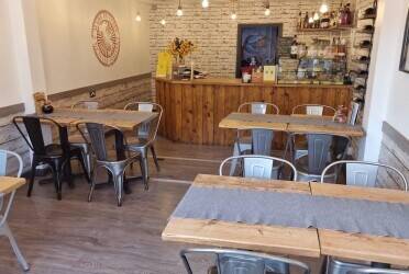 Newly Fitted Cafe for sale in Leighton Buzzard, Bedfordshire with Premises Licence Photo 2