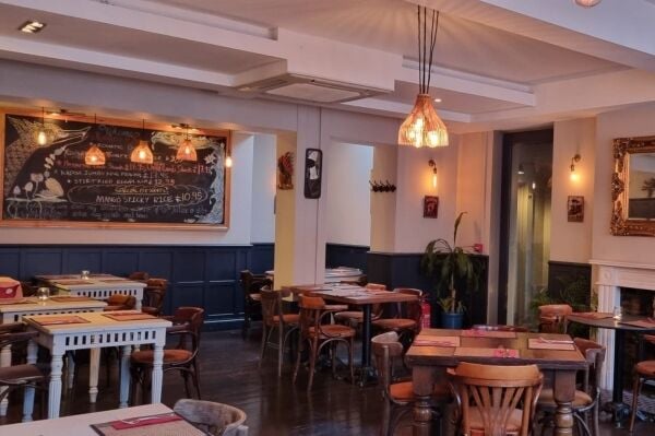 Licenced Thai Restaurant & Pub With Accom - Surrey Licenced Thai Restaurant & Pub With Accom - Surrey