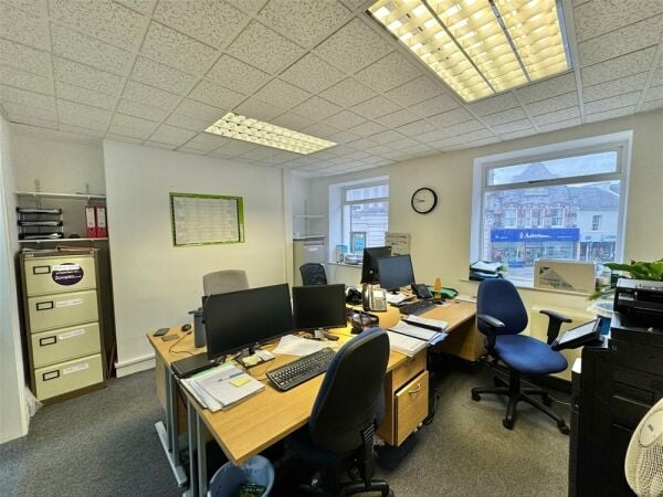 First Floor Office Suite To Let For Sale in Newton Abbot First Floor Office Suite To Let For Sale in Newton Abbot