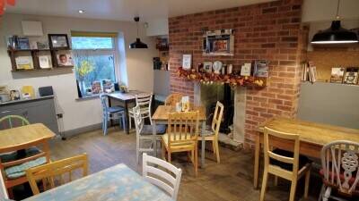 A3 Premises To Rent in Greenfied Greater Manchester Photo 2