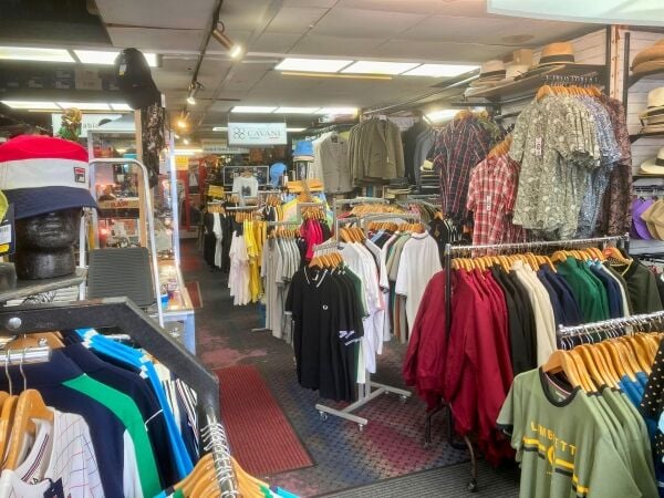 BRANDED CLOTHING & ACCESSORIES RETAIL OUTLET BRANDED CLOTHING & ACCESSORIES RETAIL OUTLET