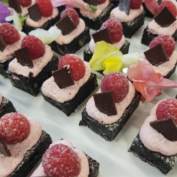RENOWNED CATERING COMPANY
