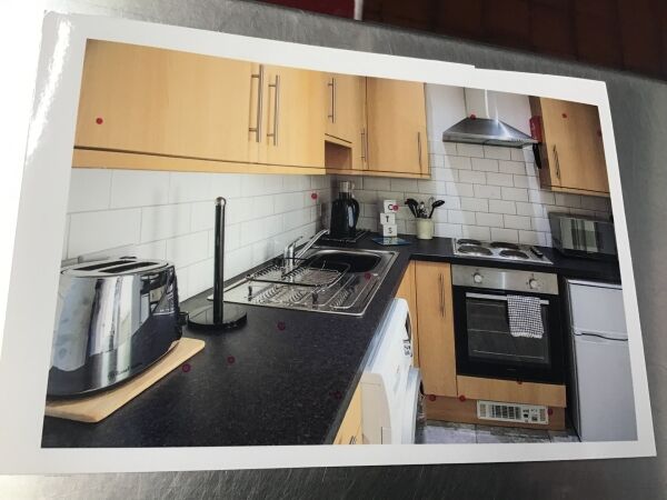 £3,300+ p/wk  BUTCHERs SHOP WITH NICE, S/CONT FLAT, BRIDGEND Photo 2