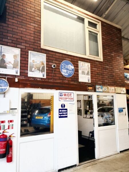 Established MOT & Service Garage in Eastwood, Nottinghamshire Photo 2