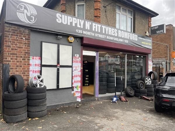 SPECIALIST TYRE SERVICE PROVIDER SPECIALIST TYRE SERVICE PROVIDER