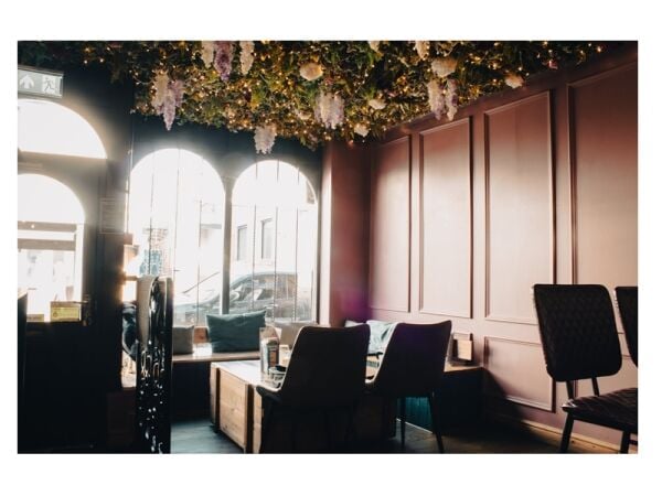 Popular & Established Cocktail Bar For Sale