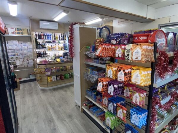 Retail For Sale in North Ferriby Photo 2