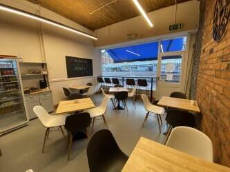 Modern/Fully Equipped Cafe in Prime Burton on Trent, with HUGE Potential. Offers around &pound;25K Looking for Quick Sale