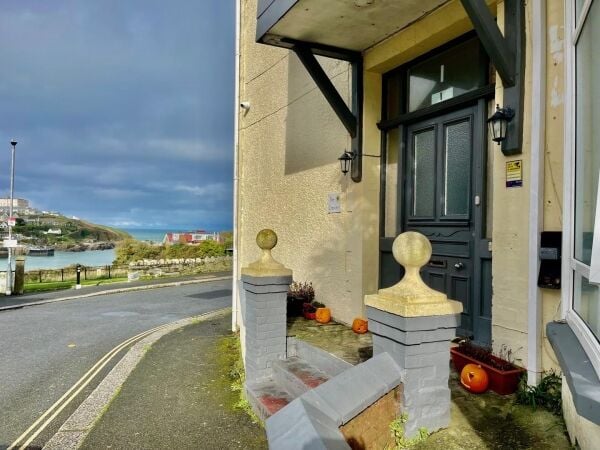 Freehold 16 Bedroom Commercial Property Located In Newquay, Cornwall