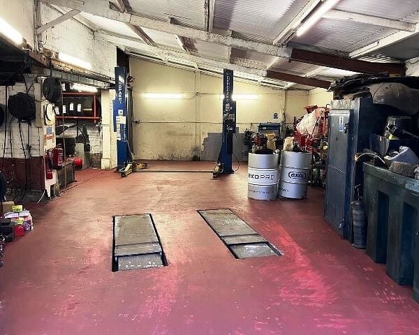 Fully Equipped Garage  /   Workshops for Sale