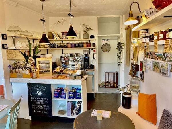 Leasehold Café & Coffee Bar Located In Falmouth