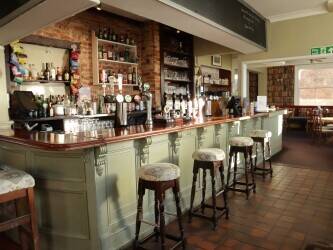 HAMPSHIRE – PICTURESQUE VILLAGE FREEHOUSE IN MEON VALLEY