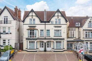 HOTEL / GUEST HOUSE & DEVELOPMENT OPPORTUNITY HOTEL / GUEST HOUSE & DEVELOPMENT OPPORTUNITY