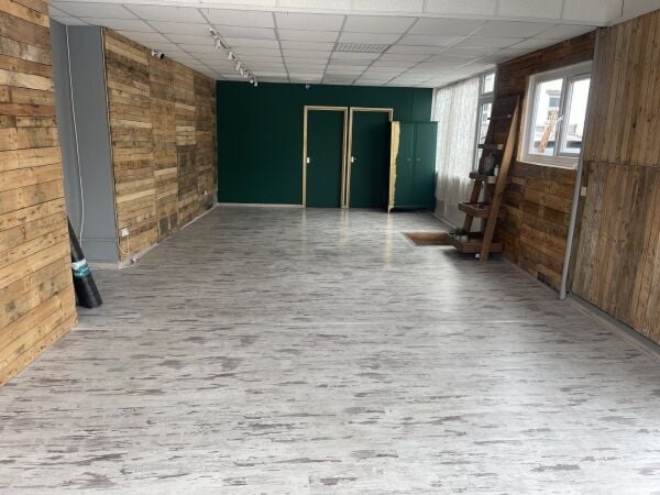 Freehold Retail Property Located In Redruth Freehold Retail Property Located In Redruth