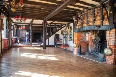 KENT - CLOSED UNIQUE PUB, RESTAURANT & HOTEL FOR SALE