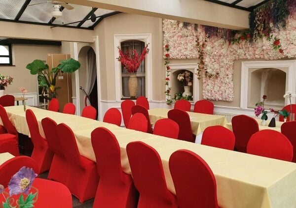 Prominent 28/29 Bedroom 2 Star Hotel with Consent to Extend