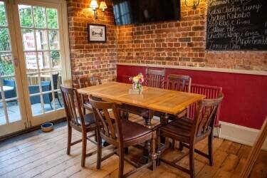 SURREY - PROFITABLE PUB WITH LETTING ROOMS