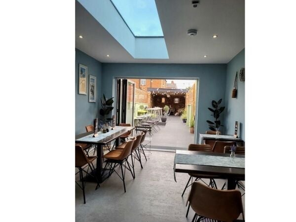 Newly established Pizza and Wine restaurant for sale