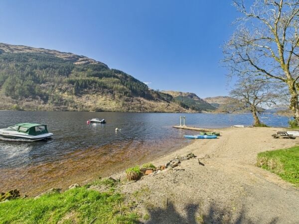 Traditional village inn in stunning loch location Traditional village inn in stunning loch location