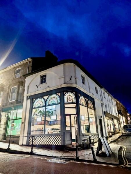Leasehold Pizza Takeaway & Restaurant Located In Penzance Leasehold Pizza Takeaway & Restaurant Located In Penzance