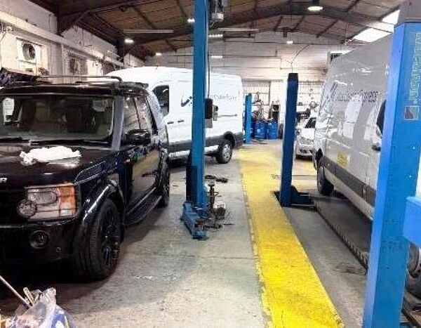 Garage  /   Workshop With Mot Centre class 4,5 & 7 for Sale