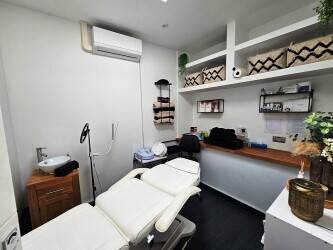 STUNNING 20 YEAR ESTABLISHED HIGH-END HAIR & BEAUTY SALON STUNNING 20 YEAR ESTABLISHED HIGH-END HAIR & BEAUTY SALON