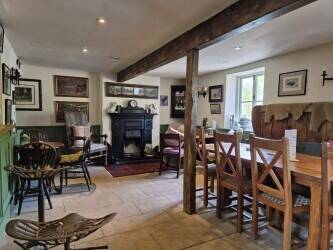 FLINTSHIRE - BEAUTIFULLY REFURBISHED COUNTRY PUB IN AFFLUENT VILLAGE