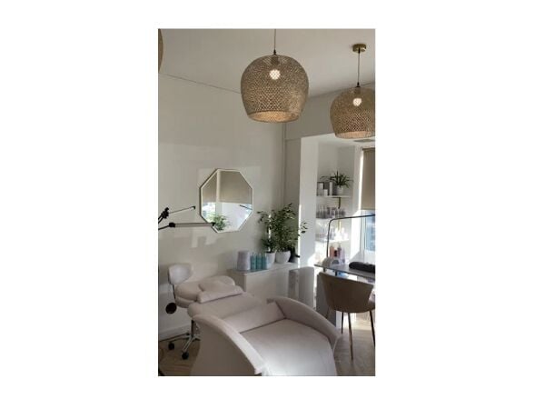 Insta-Glam Business! Run Your Own Profitable Beauty Haven Insta-Glam Business! Run Your Own Profitable Beauty Haven