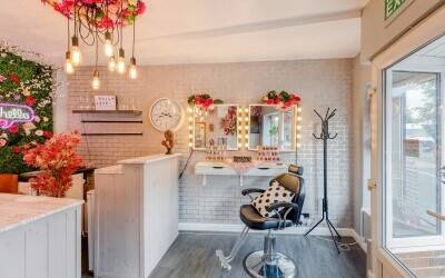 Well located beauty salon in leeds Roundhay