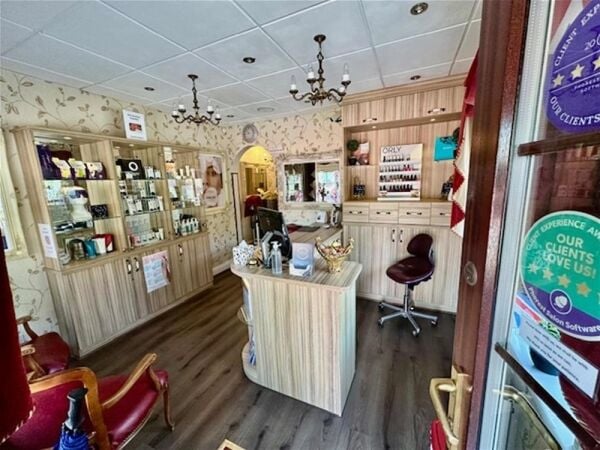 LEASEHOLD HEALTH & BEAUTY SALON