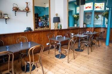 BERKSHIRE - FREEHOLD TOWN CENTRE BAR AND RESTAURANT
