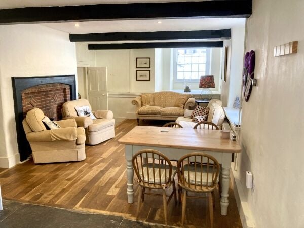 HOLIDAY LETTING ACCOMMODATION/RESIDENTIAL INVESTMENT PROPERTY OPPORTUNITY HOLIDAY LETTING ACCOMMODATION/RESIDENTIAL INVESTMENT PROPERTY OPPORTUNITY