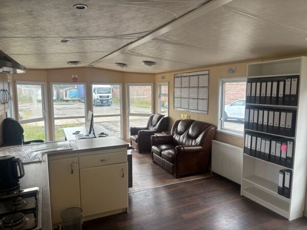 Fully Equipped Yard & Automotive Workshop Near Port of Hull Fully Equipped Yard & Automotive Workshop Near Port of Hull