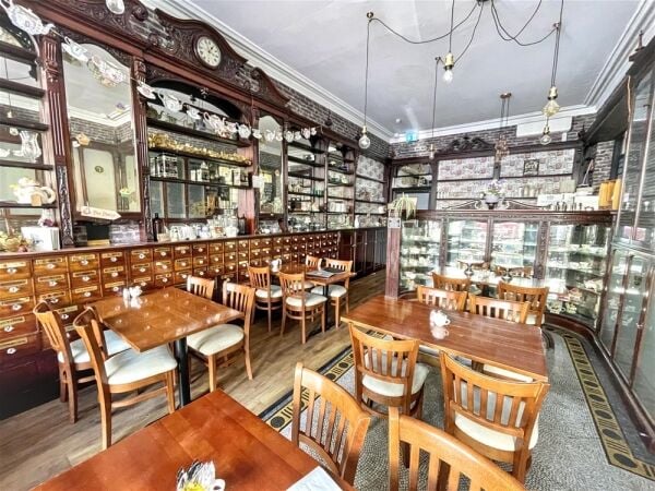 A Unique Opportunity to Acquire a Landmark Property in the Heart of a Thriving Market Town For Sale in Newton Abbot A Unique Opportunity to Acquire a Landmark Property in the Heart of a Thriving Market Town For Sale in Newton Abbot