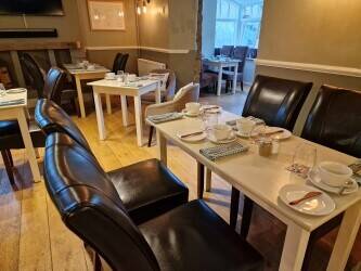 NORTHAMPTONSHIRE -  5 BEDROOM PUB & RESTAURANT IN SOUGHT AFTER VILLAGE