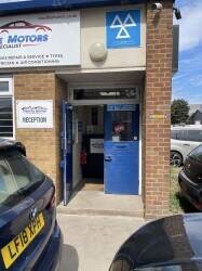 Vehicle servicing centre & MOT for class 1/2/4 Photo 2