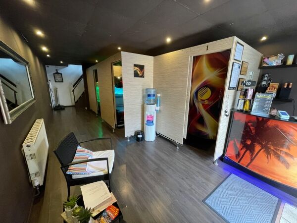 Well Presented Tanning Salon & 2 Treatment Rooms