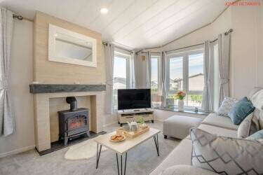 Luxury Holiday Lodge with &pound;30k Annual Bookings in Somerset