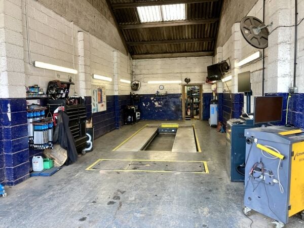 MOTOR VEHICLE M.O.T CENTRE, REPAIR & SERVICING