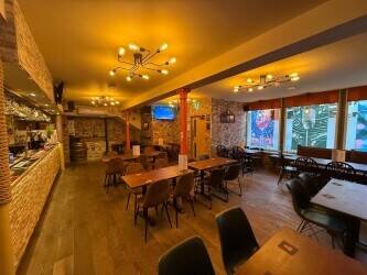 Immaculately presented town centre pub with huge potential (ref 1760)