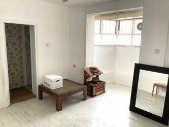 VERSATILE MIXED EMPTY COMMERCIAL PREMISES with LARGE 3 BEDROOM MAISONETTE VERSATILE MIXED EMPTY COMMERCIAL PREMISES with LARGE 3 BEDROOM MAISONETTE