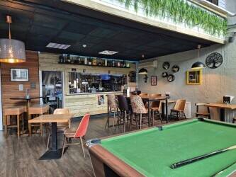 LAKE DISTRICT - STYLISH BAR AND KITCHEN IN TOURIST TOWN